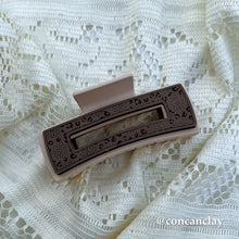 Load image into Gallery viewer, Medium Cheetah Hair Claw