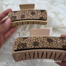 Load image into Gallery viewer, Medium Flower Bee Hair Claw