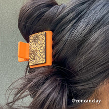 Load image into Gallery viewer, Small Flower Bee Hair Claw