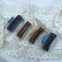 Load image into Gallery viewer, Medium Cheetah Hair Claw
