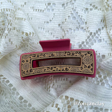 Load image into Gallery viewer, Medium Cheetah Hair Claw
