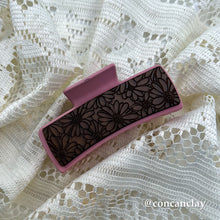 Load image into Gallery viewer, Medium Flower Hair Claw
