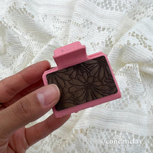 Load image into Gallery viewer, Small Flower Hair Claw
