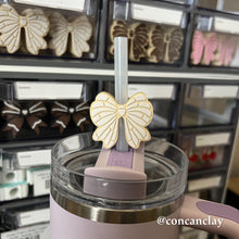 Load image into Gallery viewer, Vanilla Bow Concha Straw Huggie
