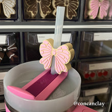Load image into Gallery viewer, Pink Bow Concha Straw Huggie

